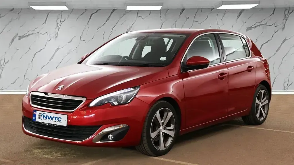 Used Peugeot 308 Allure 130 HP (95 kW) 2015 Red Hatchback