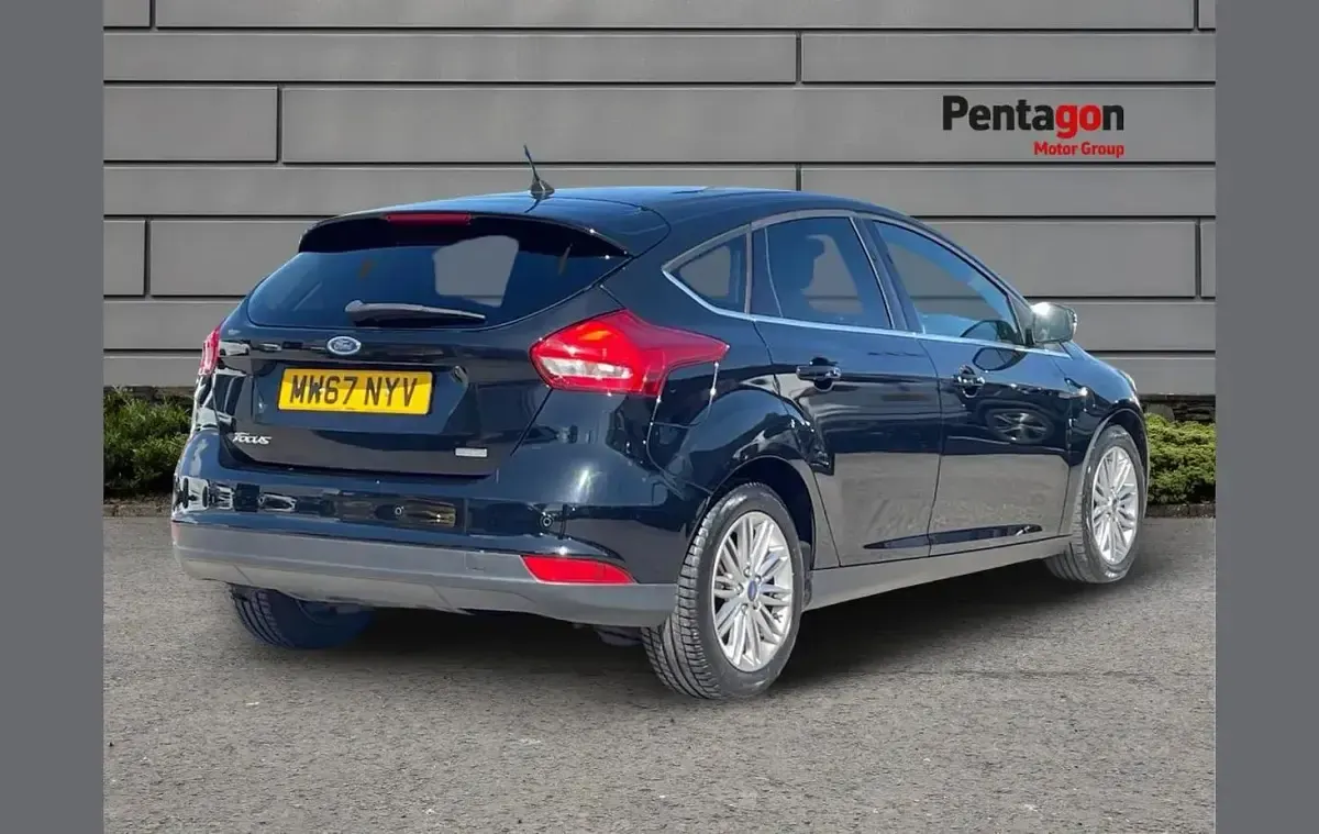 Used Ford Focus Zetec 123 HP (90 kW) 2017 Black Hatchback