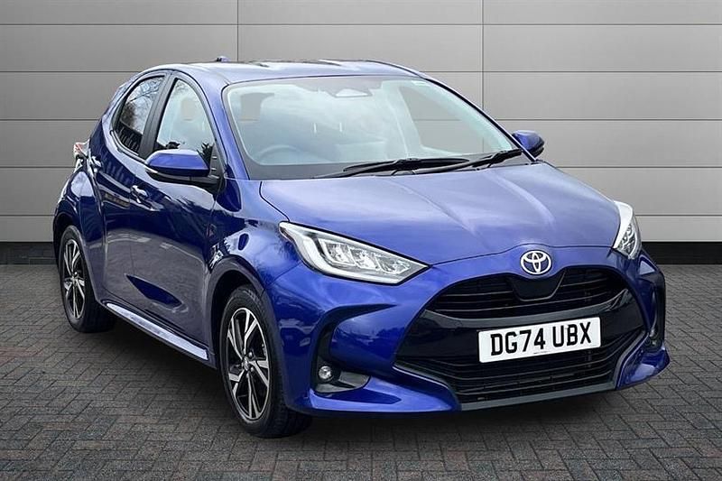 Used Toyota Yaris Hybrid Design 116 HP (85 kW) 2024 Blue Hatchback