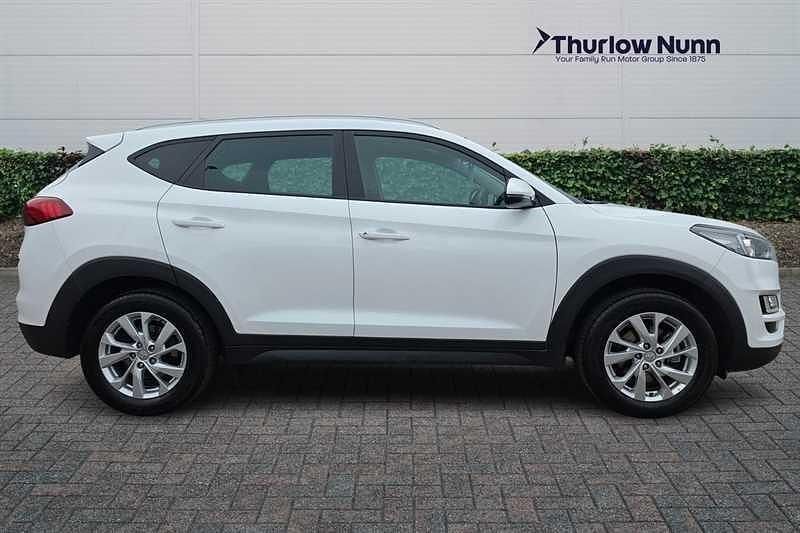 Used Hyundai Tucson SE 132 HP (97 kW) 2020 White SUV