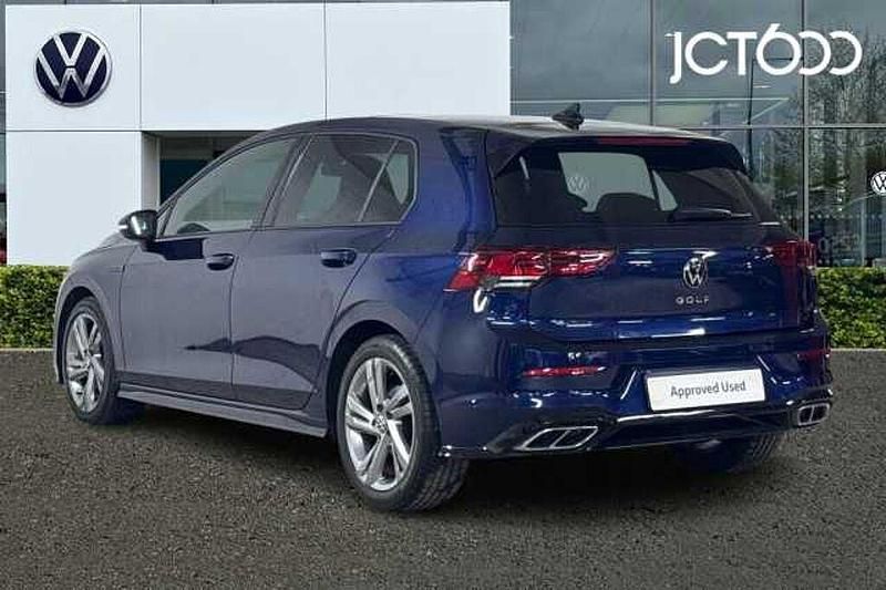 Second-hand VW Golf VIII R-line 150 CP (110 kW) 2023 Albastru Hatchback