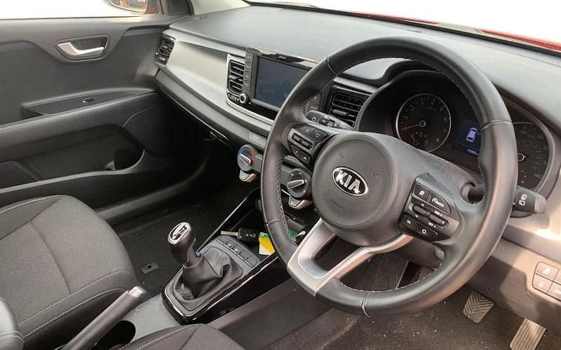 Używany Kia Rio 101 KM (74 kW) 2019 Czerwony Hatchback