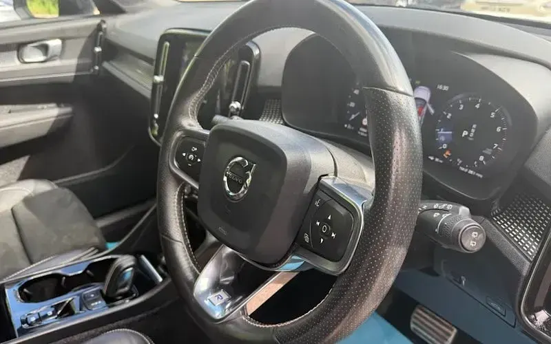 Used Volvo XC40 R-Design 190 HP (139 kW) 2019 Grey SUV