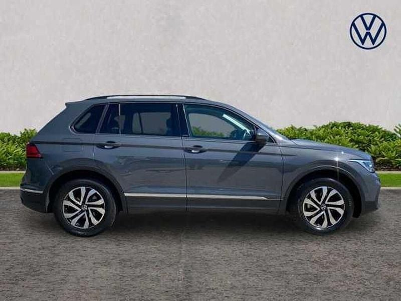 Usado VW Tiguan Active 150 HP (110 kW) 2022 Cinzento SUV