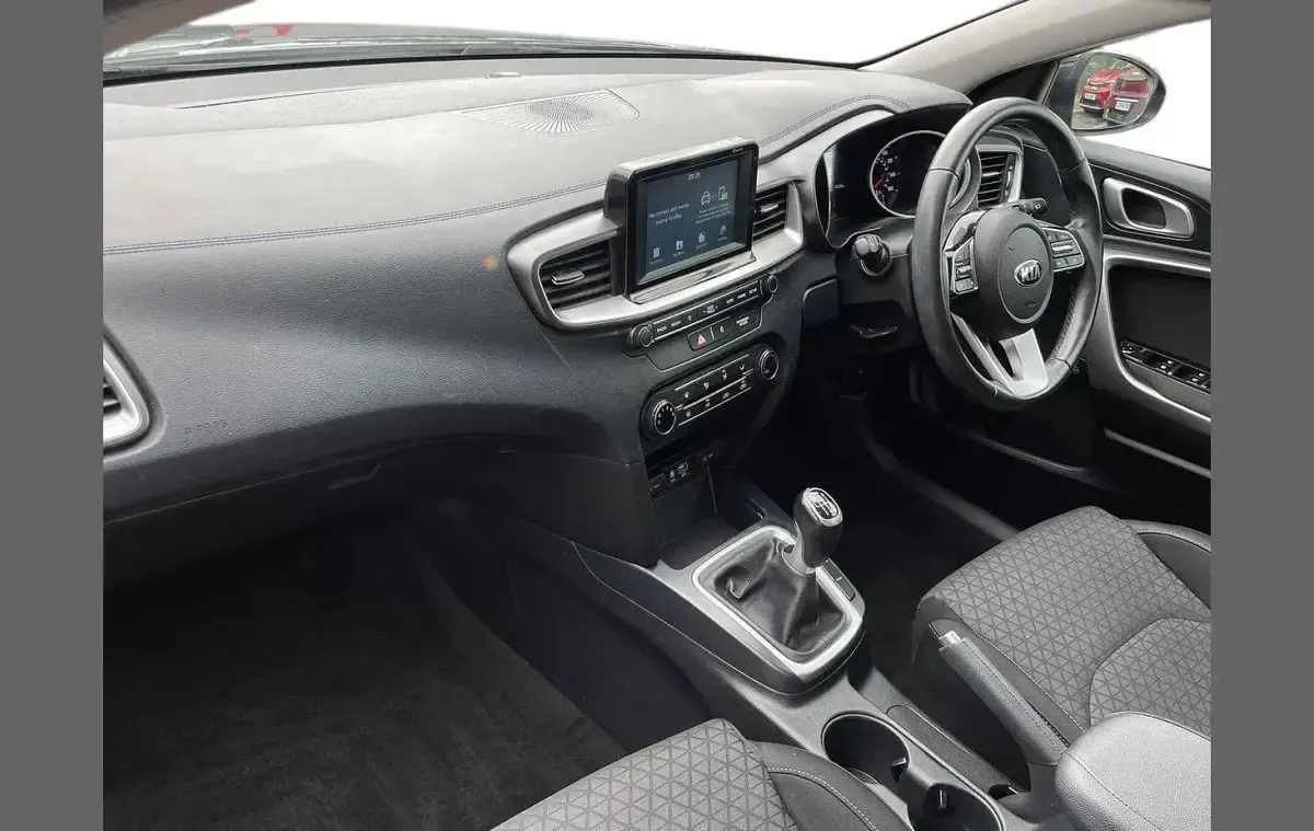 Begagnad Kia Ceed 117 HK (86 kW) 2019 Svart Halvkombi