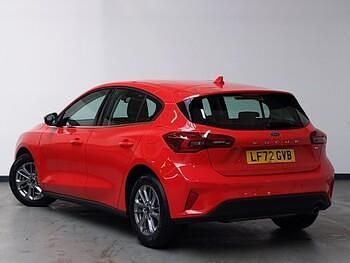 Begagnad Ford Focus Titanium 155 HK (114 kW) 2023 Röd Halvkombi