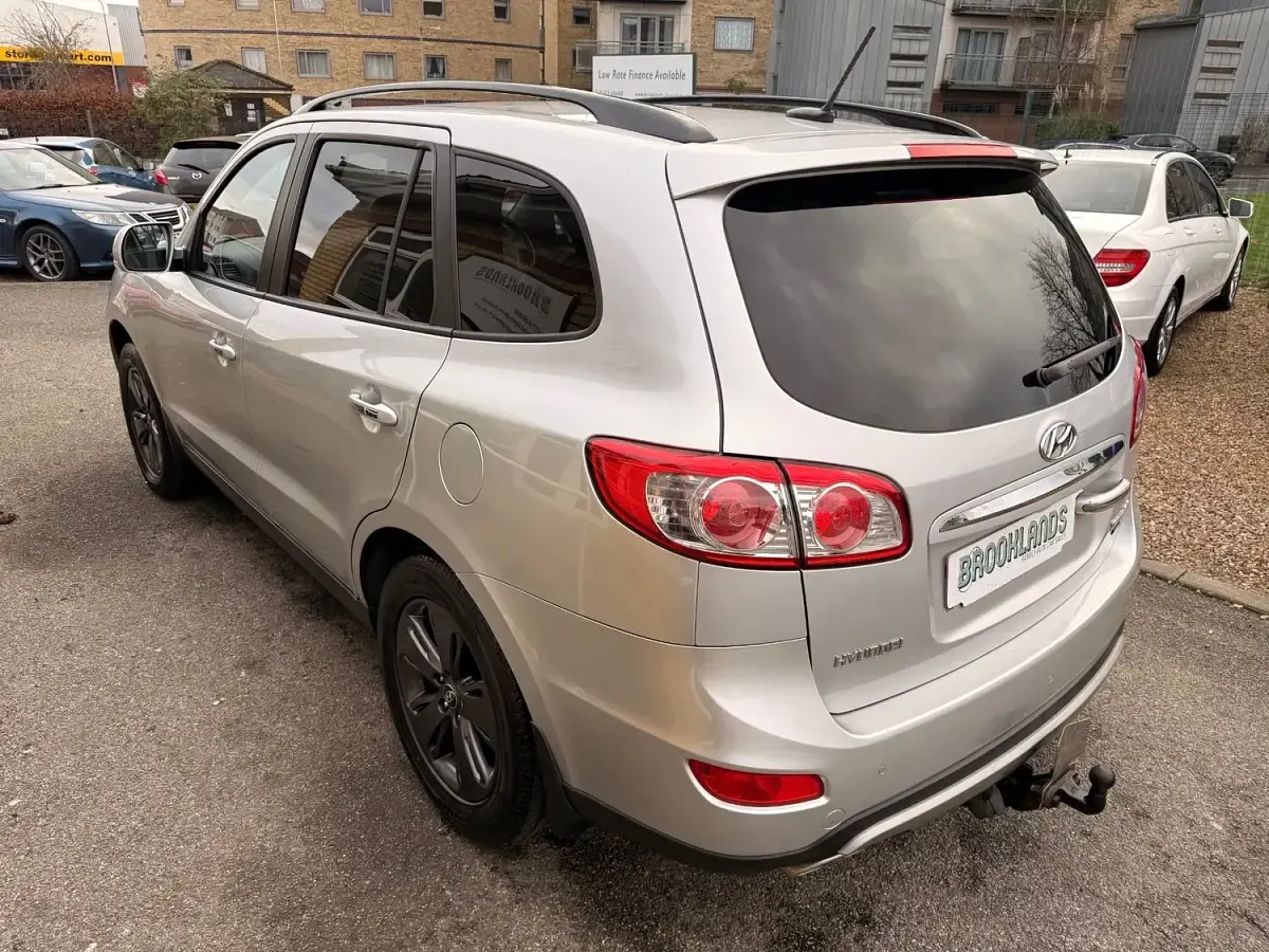 Used Hyundai Santa Fe Premium 197 HP (144 kW) 2012 Silver SUV