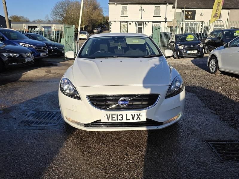 White Used 2013 Volvo V40 Hatchback | £1,950 (Good price) - Image 1/4