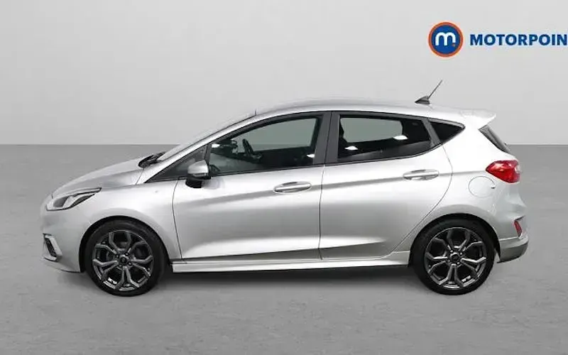 Usado Ford Fiesta ST-Line 95 HP (69 kW) 2020 Prateado Citadino