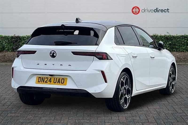 Used Vauxhall Astra Ultimate 130 HP (95 kW) 2024 White Hatchback