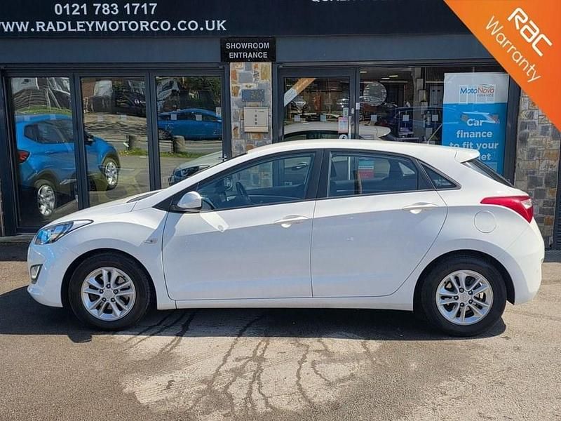 Used Hyundai i30 Active 110 HP (80 kW) 2014 White Hatchback