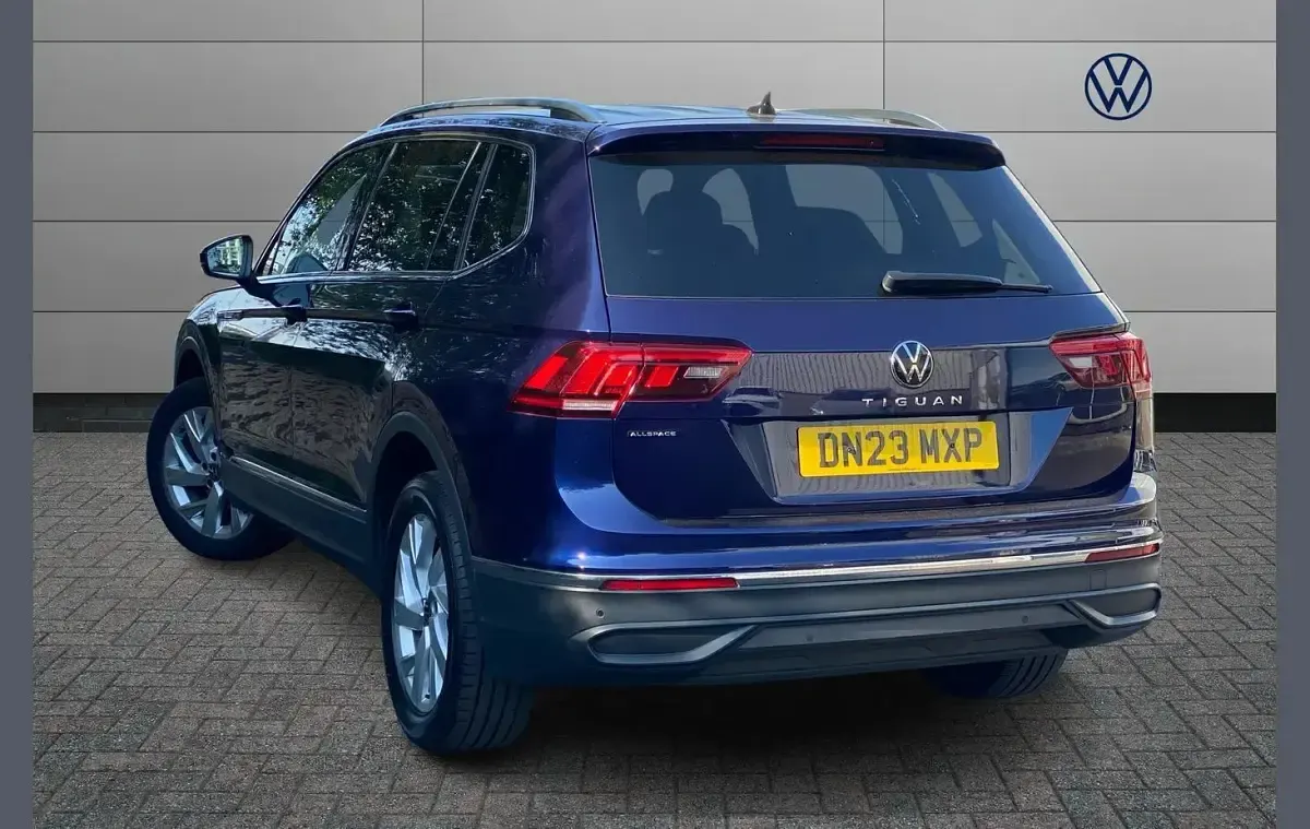 Used VW Tiguan Allspace Life 150 HP (110 kW) 2023 Blue SUV