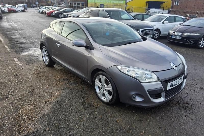 Used Renault Mégane III Dynamique 110 HP (80 kW) 2012 Coupe