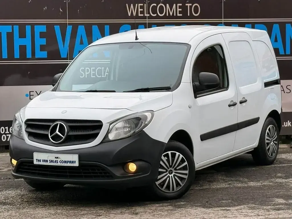 Used Mercedes Citan 109 90 HP (66 kW) 2018 White MPV