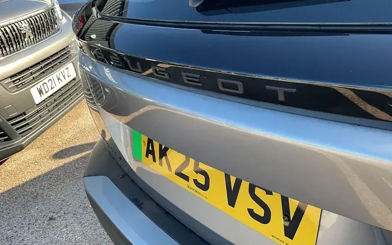 Used Peugeot e-2008 Active 114 kW (156 HP) 2024 Grey SUV