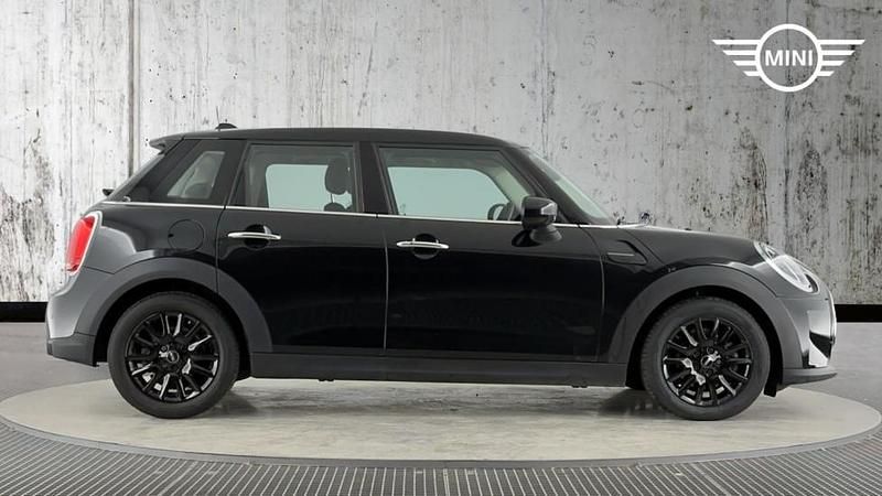 Używany Mini Cooper Classic 134 KM (98 kW) 2023 Czarny Hatchback