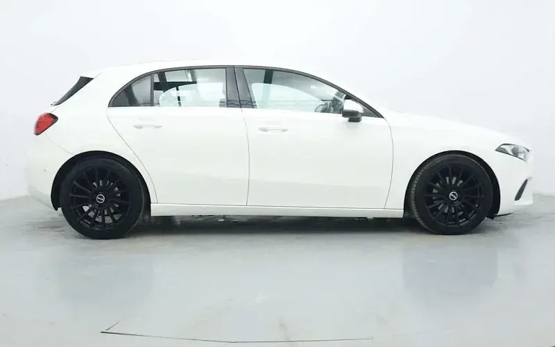 Used Mercedes A180 Executive 136 HP (100 kW) 2019 White Hatchback