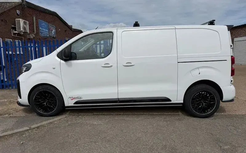 Used Vauxhall Vivaro 120 HP (88 kW) 2026 MPV