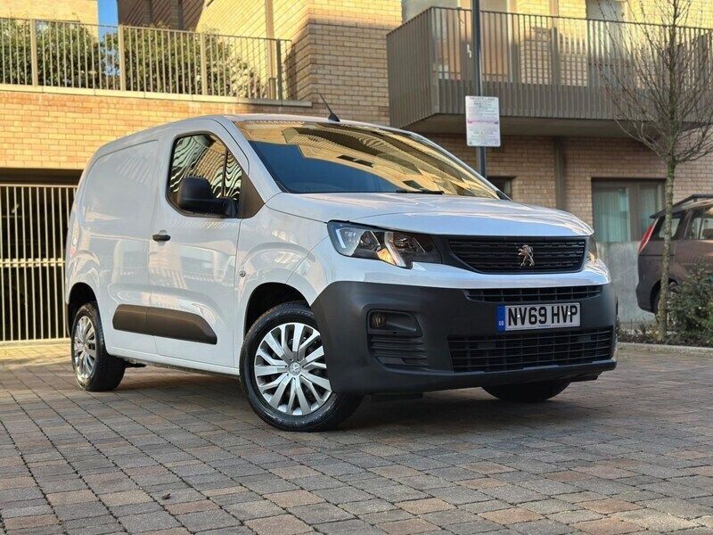 White Used 2020 Peugeot Partner S MPV | £8,995 (Fair price) - Image 1/4