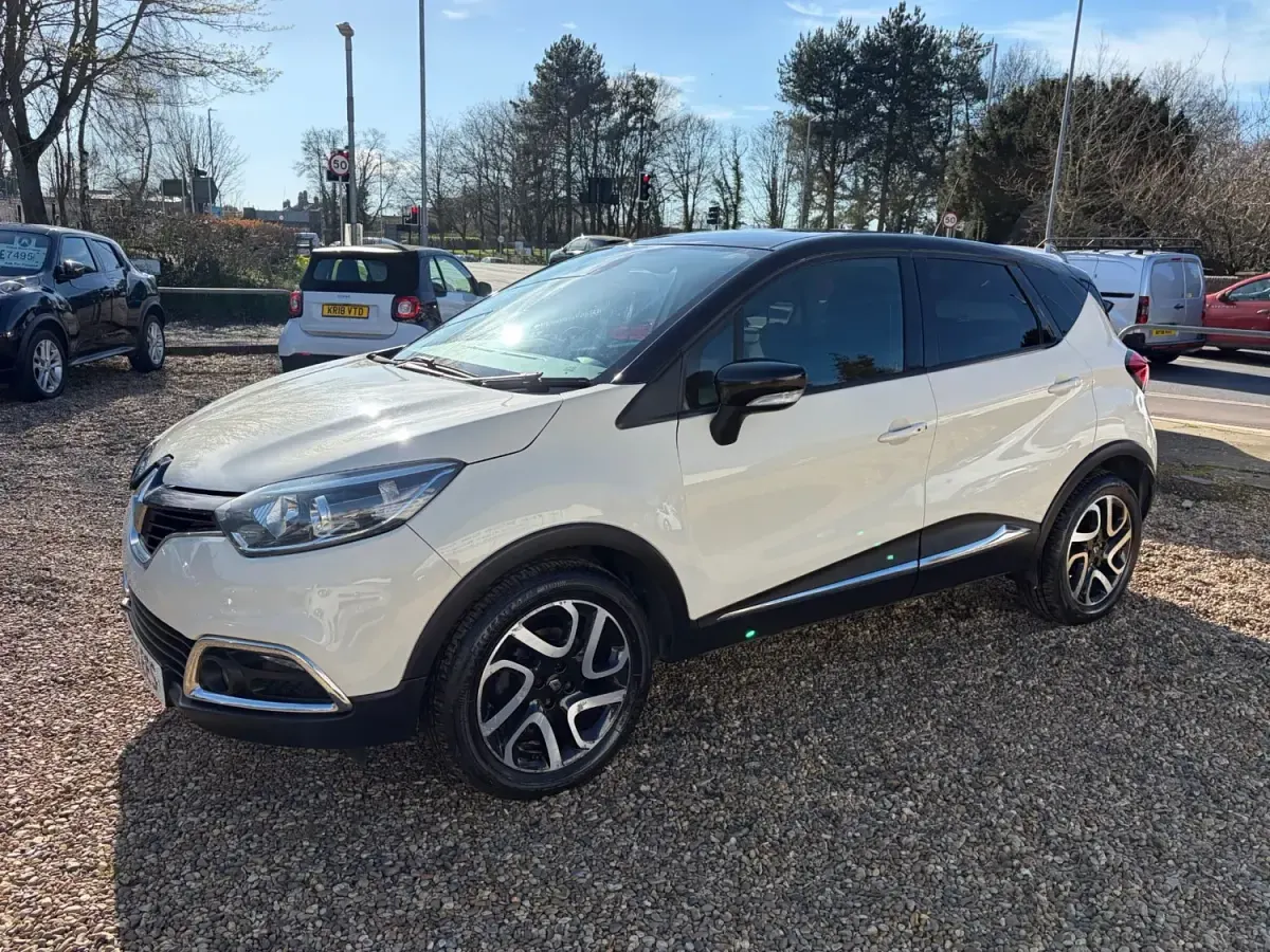 Usado Renault Captur Dynamique 110 HP (80 kW) 2015 Bege SUV