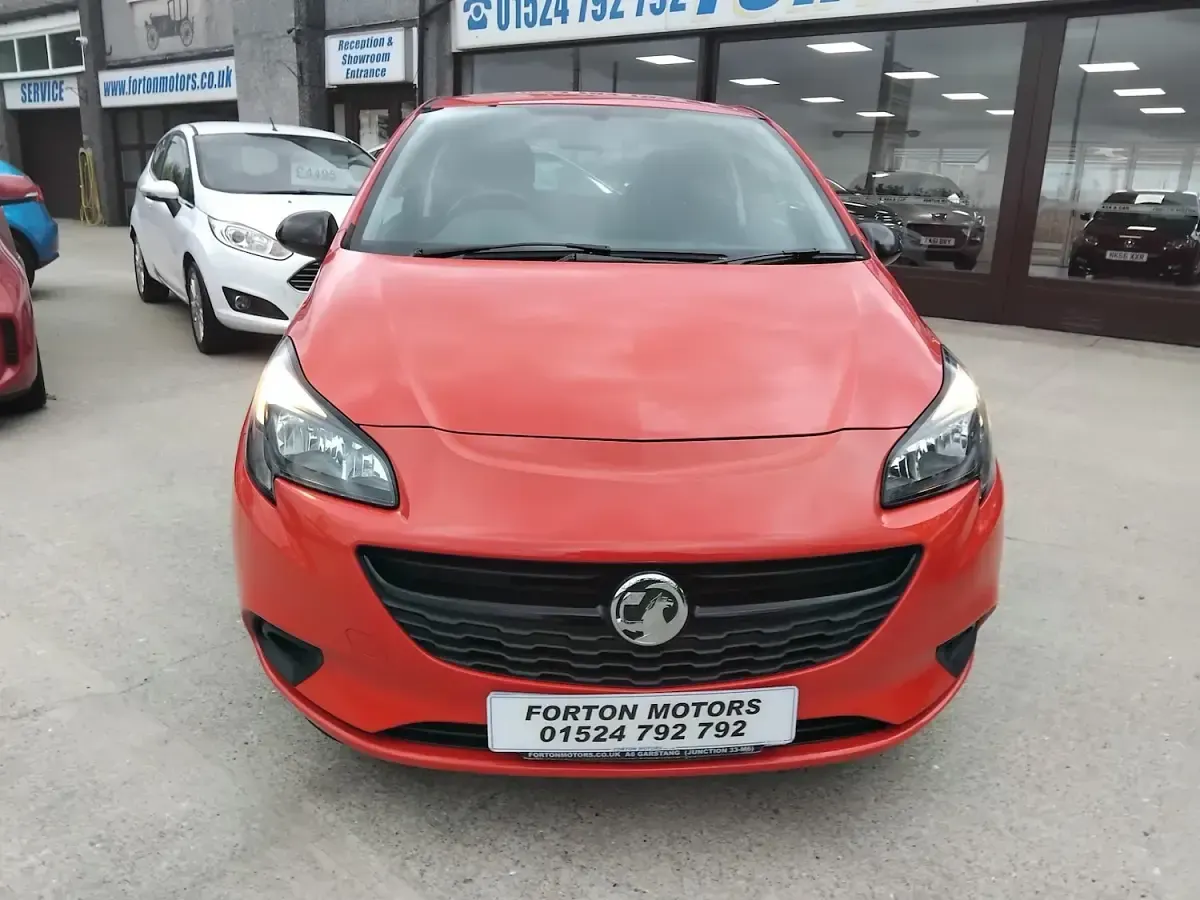 Used Vauxhall Corsa SRi 100 HP (73 kW) 2015 White Hatchback
