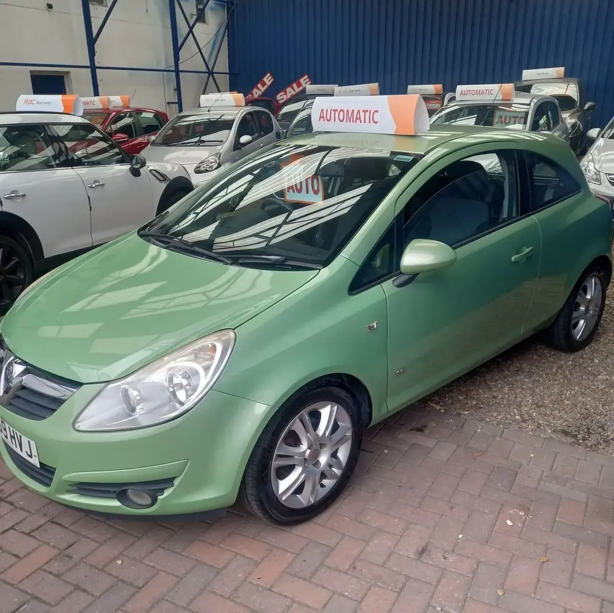 Used Vauxhall Corsa Design Edition 90 HP (66 kW) 2009 Green Hatchback