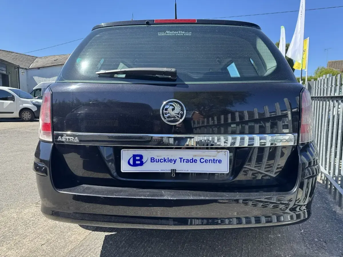 Used Vauxhall Astra Design Edition 110 HP (80 kW) 2010 Black Estate