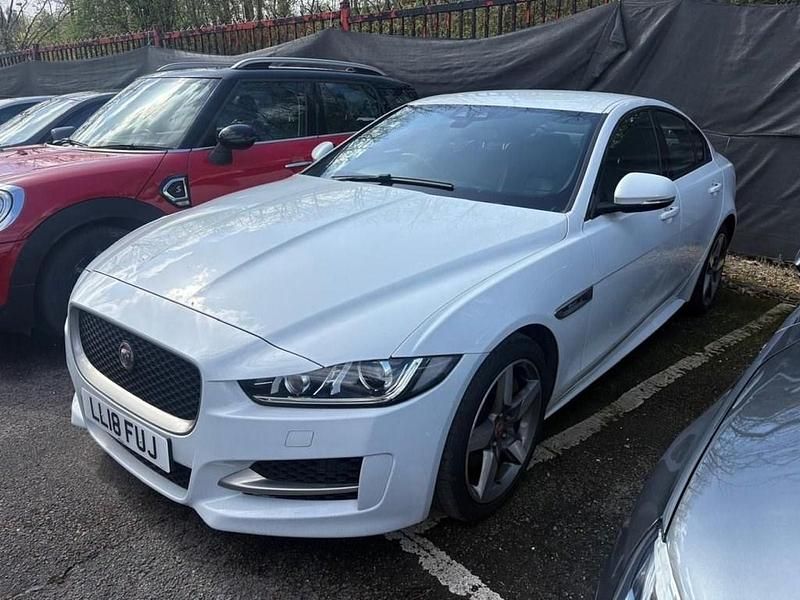 Begagnad Jaguar XE Ingenium 200 HK (147 kW) 2018 Vit Sedan