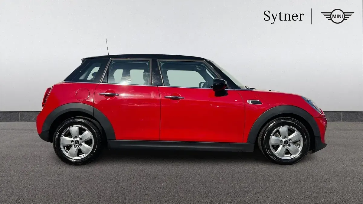 Used Mini Cooper Classic 134 HP (98 kW) 2020 Red Hatchback