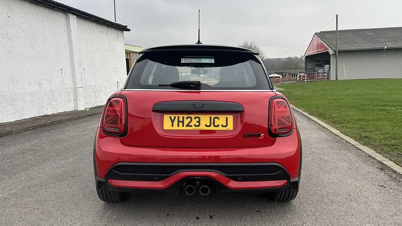 Used Mini Cooper S Exclusive 176 HP (129 kW) 2023 Red Hatchback