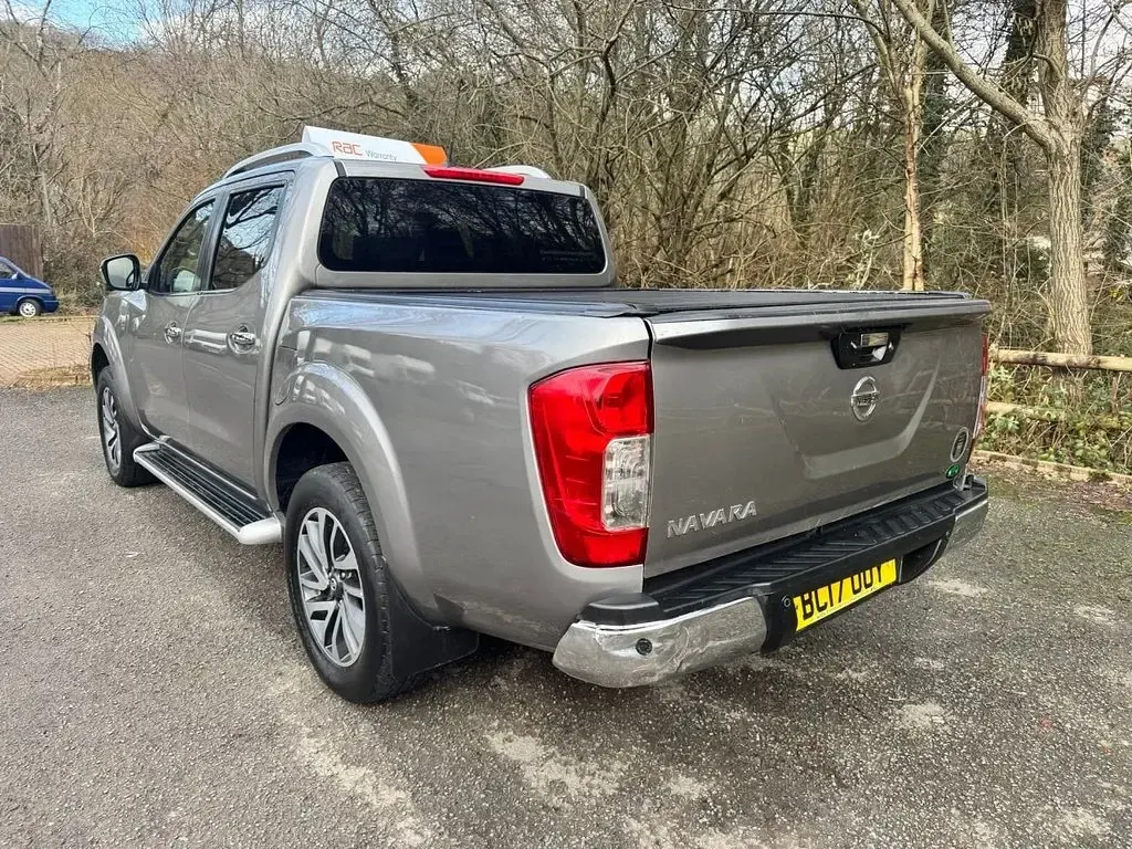 Used Nissan Navara Tekna 190 HP (139 kW) 2017 Grey Pickup
