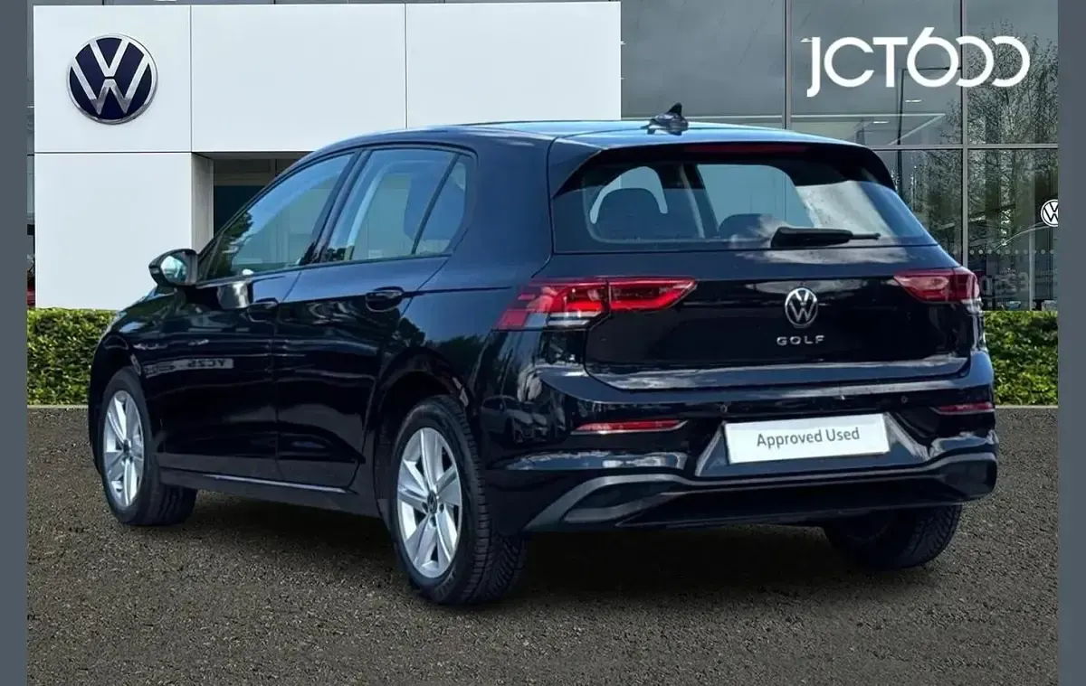 Usado VW Golf VIII Life 130 HP (95 kW) 2021 Preto Citadino