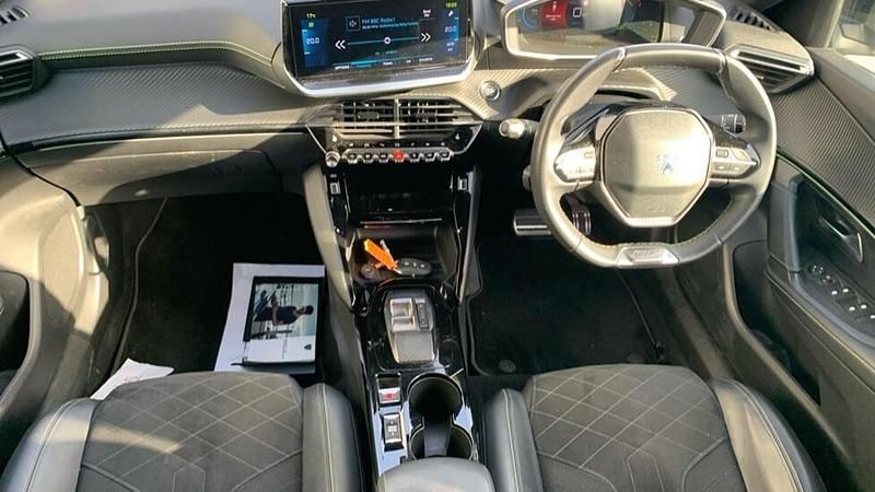 Used Peugeot e-2008 Premium 98 kW (134 HP) 2023 SUV