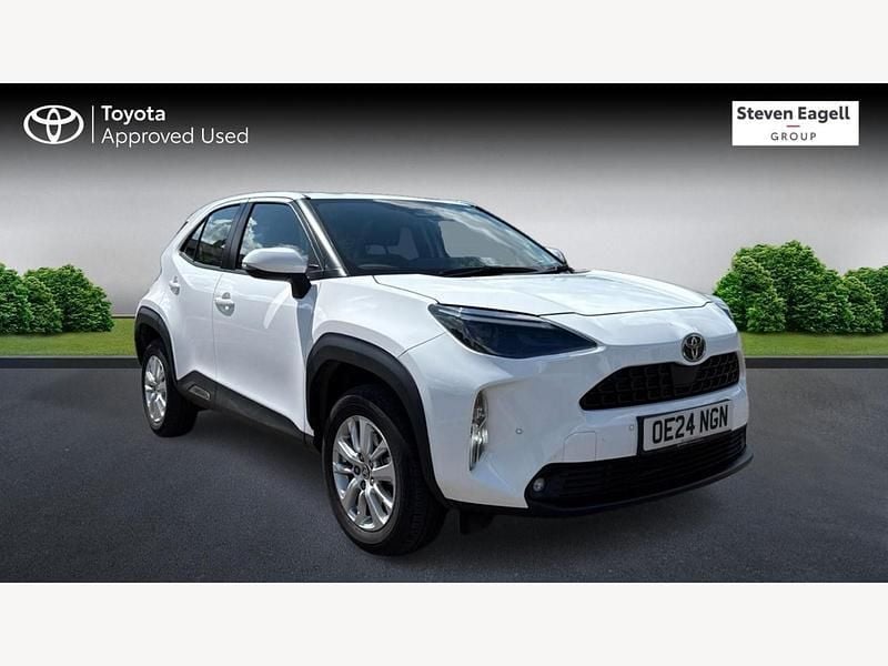 White Used 2024 Toyota Yaris Hybrid Hatchback | £21,286 (A bit pricey) - Image 1/3
