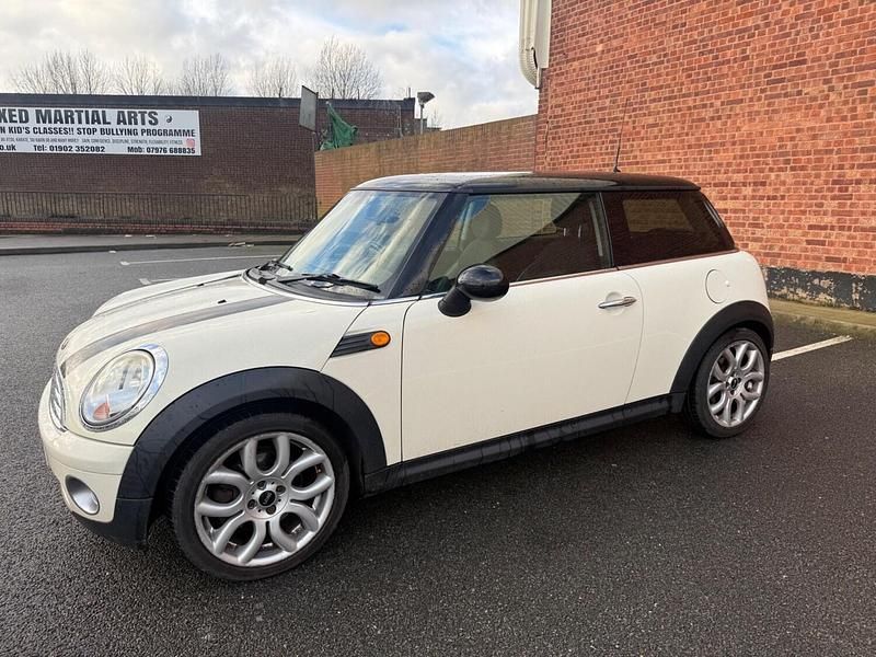 Used Mini Cooper Hatch 2010 White Hatchback