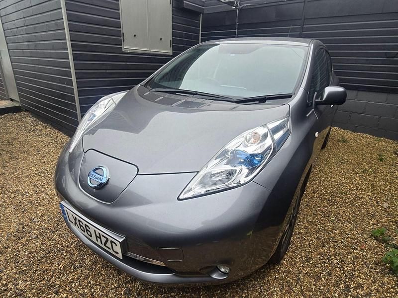 Used Nissan Leaf Tekna 80 kW (109 HP) 2016 Grey Hatchback