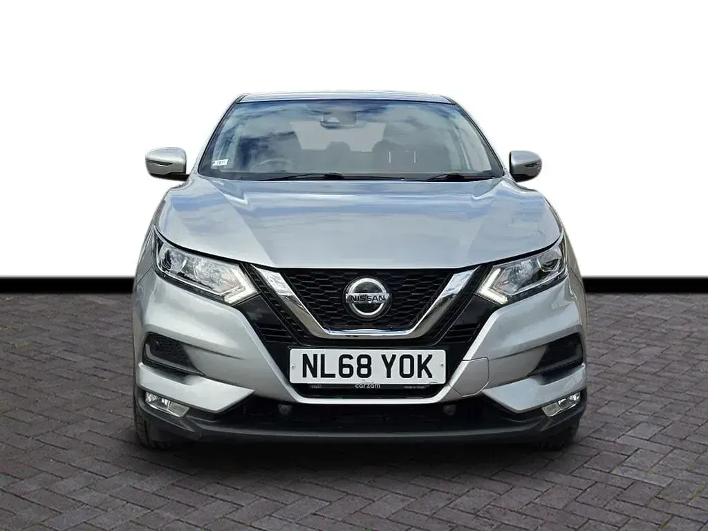 Used Nissan Qashqai Acenta 115 HP (84 kW) 2018 Silver SUV