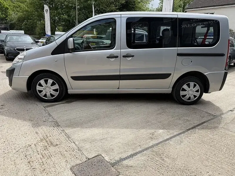Used Peugeot TePee 2011 Silver MPV