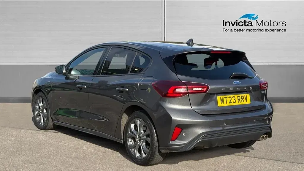 Second-hand Ford Focus ST-Line 155 CP (114 kW) 2023 Gri Hatchback