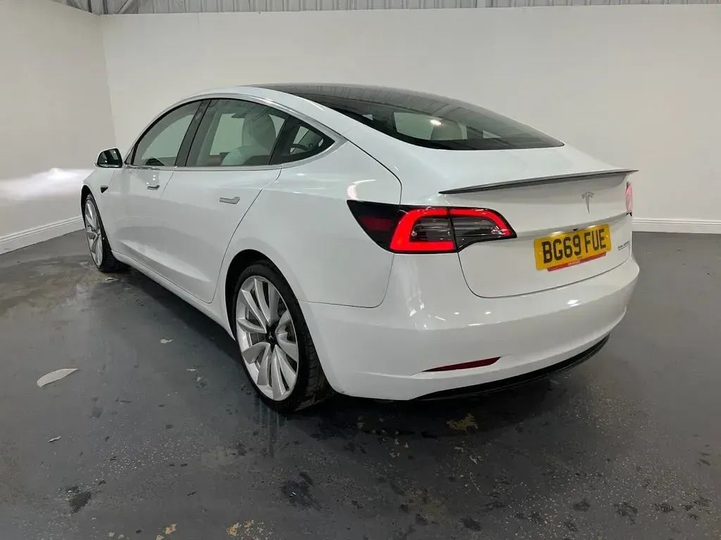 Used Tesla Model 3 Performance 330 kW (449 HP) 2019 White Sedan