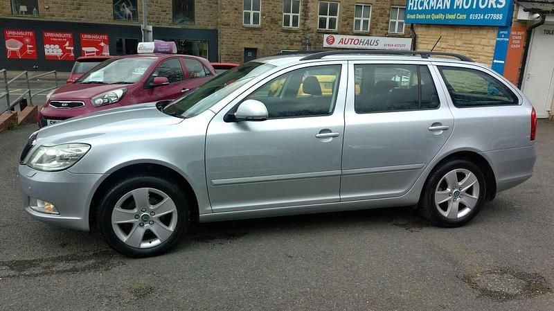 Used Skoda Octavia Elegance 105 HP (77 kW) 2012 Silver Estate
