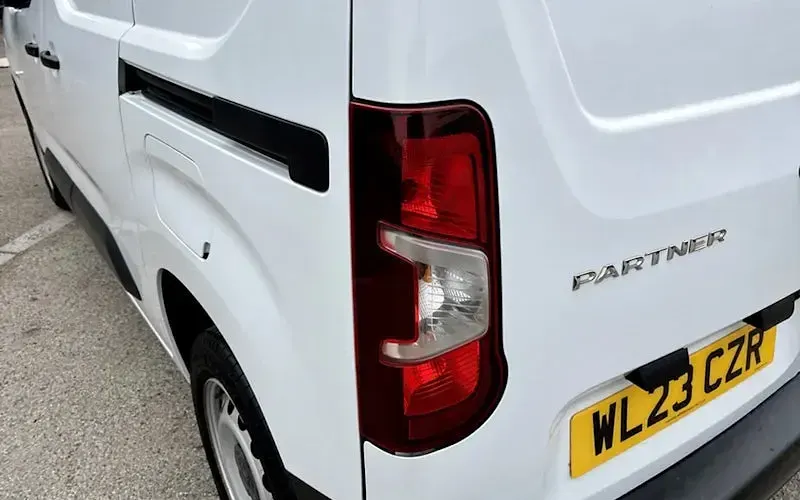 Used Peugeot Partner Premium 102 HP (75 kW) 2023 White MPV