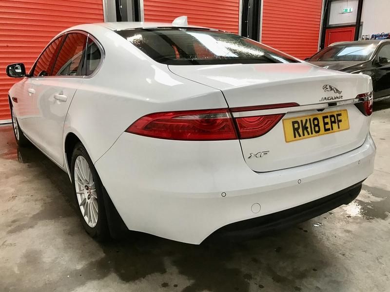 Używany Jaguar XF Prestige 2018 Biały Sedan/Limuzyna
