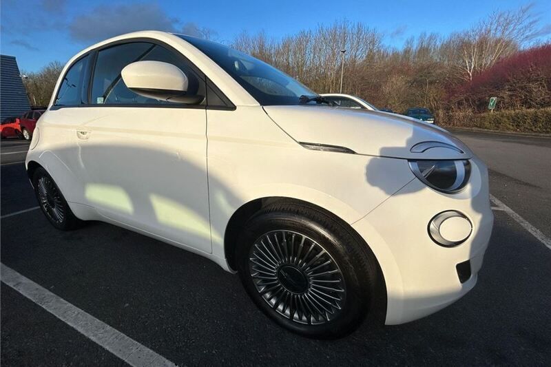 White Used 2024 Fiat 500e Icon Hatchback | £15,485 (Good price) - Image 1/4