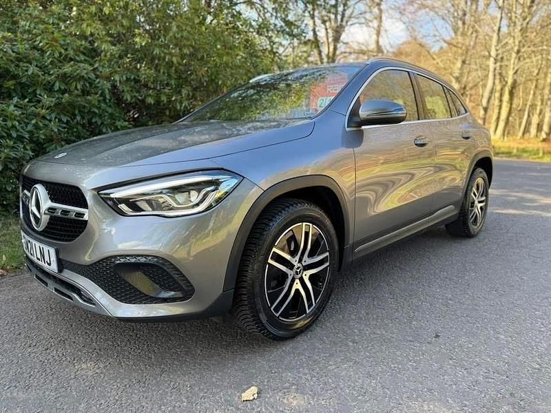 Usado Mercedes GLA200 163 HP (119 kW) 2021 Cinzento SUV