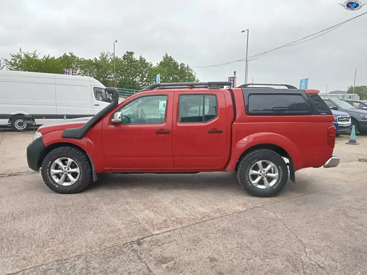 Used Nissan Navara Tekna 190 HP (139 kW) 2010 Red Pickup