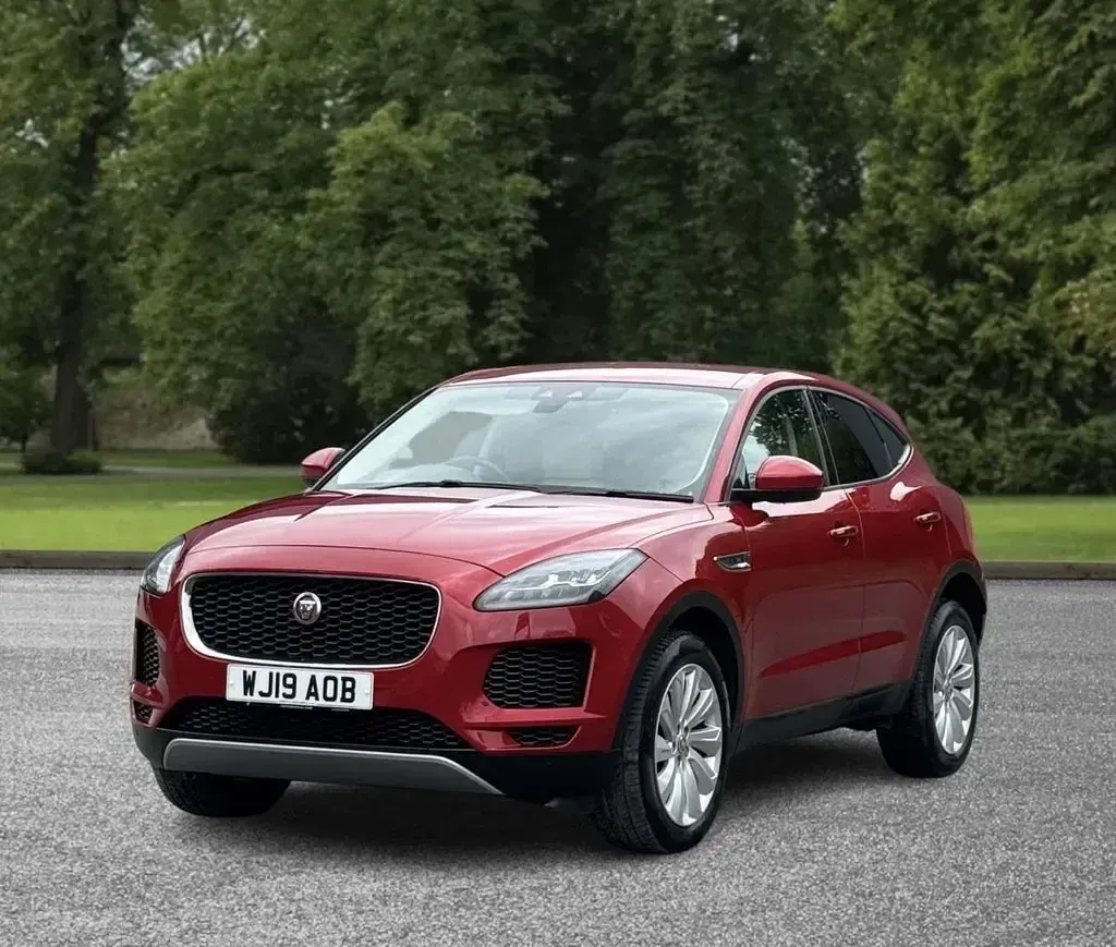 Used Jaguar E-Pace SE 180 HP (132 kW) 2019 Red SUV