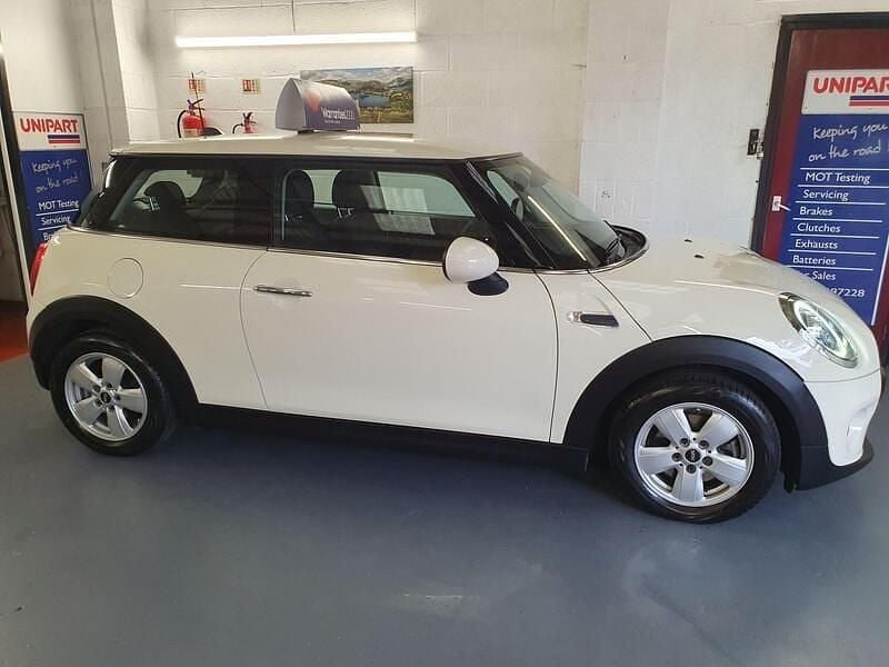 Used Mini Cooper Hatch 2018 White Hatchback