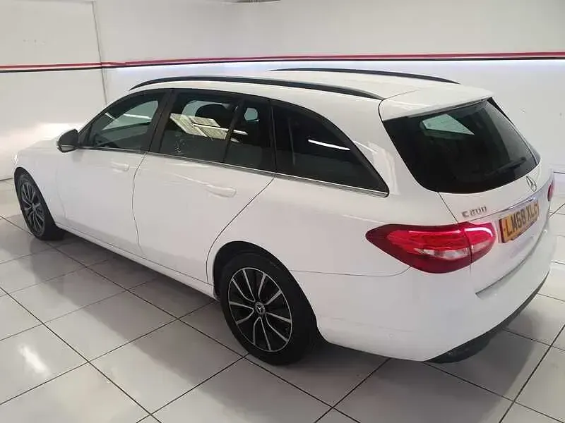 Used Mercedes C200 SE 2018 White Estate