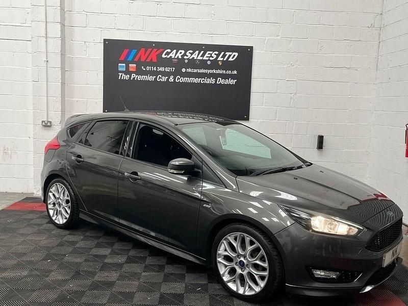 Used Ford Focus ST-Line 120 HP (88 kW) 2017 Grey Hatchback